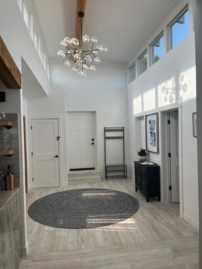 5-Star Hillside Home With Coastal Views, Gameroom, Pool, Hot Tub, 8 People Max Occupancy, 2024 Remodel, New Management, Free Parking Ventura Eksteriør billede